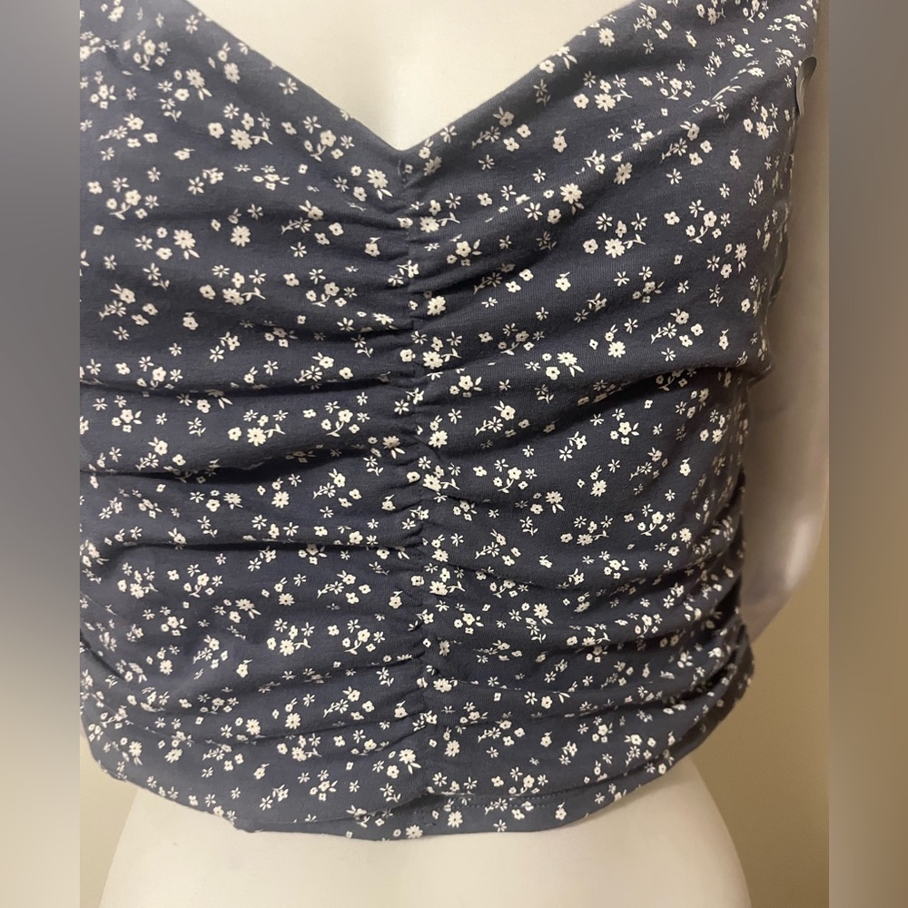 Hollister Navy Floral Crop Top - Picture 4 of 11